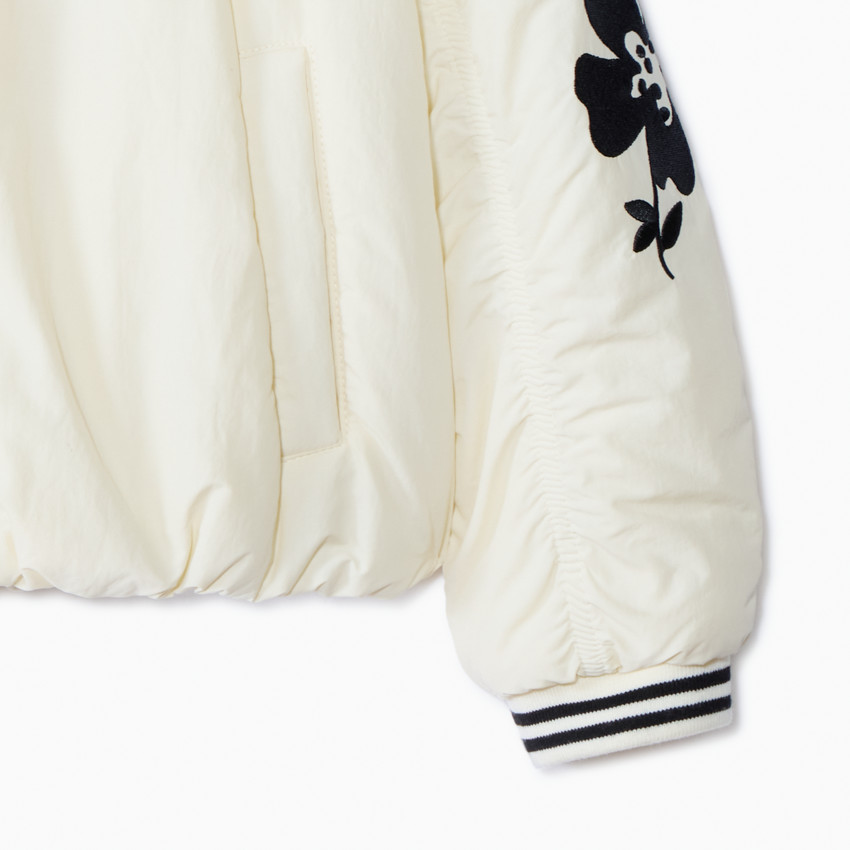 Bomber de tela con efecto arrugado y bordados florales para niña 