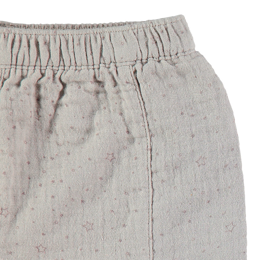 Pantalón corto con forro y efecto de relieve con estrellas estampadas 