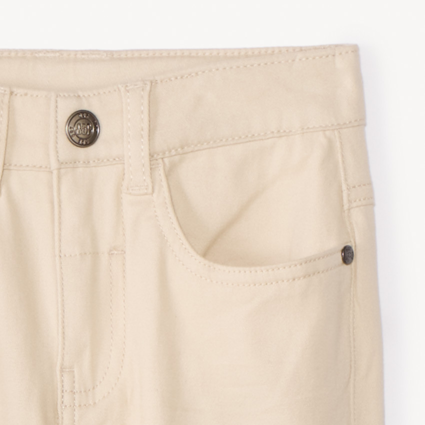 Pantalón slim liso efecto arrugado para niño 