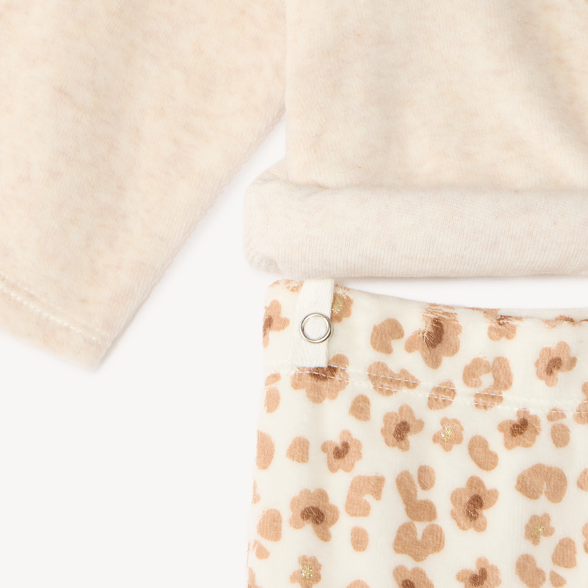 Pijama de 2 piezas para bebé niña con bordado de osito. 