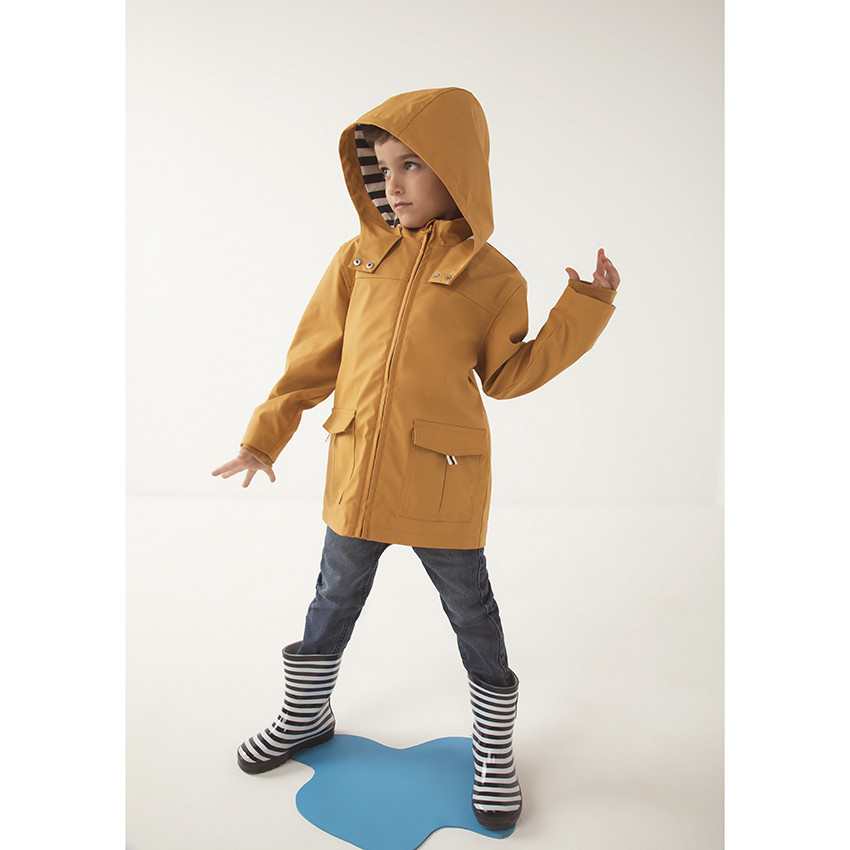 Chaqueta cortavientos capucha 