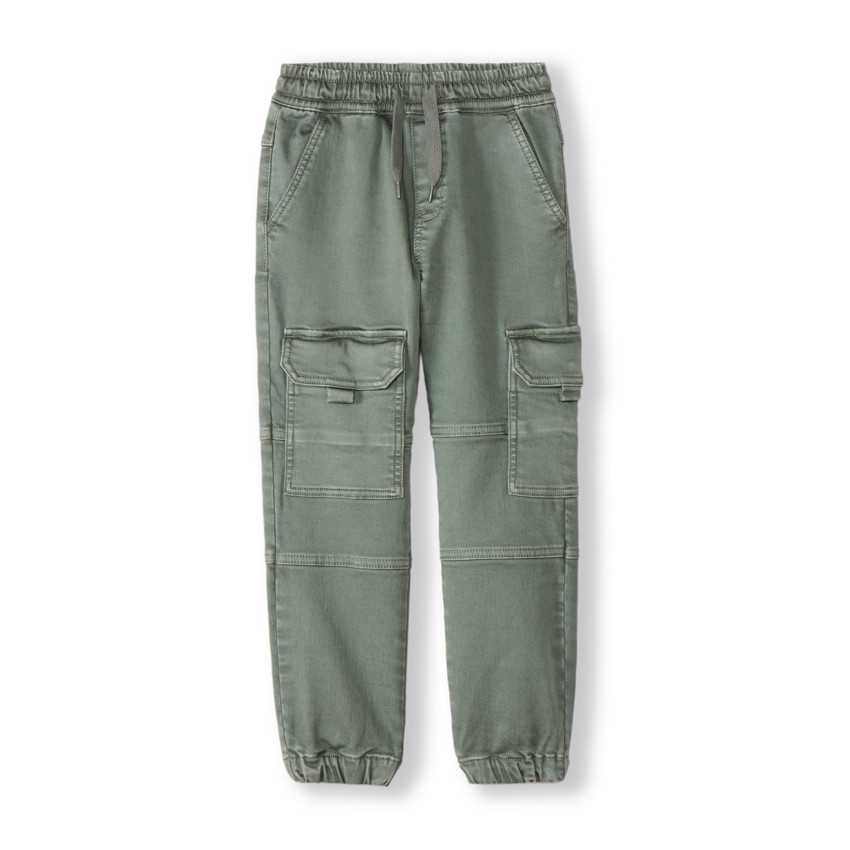 Pantalón jogger cargo liso con bolsillos niño 