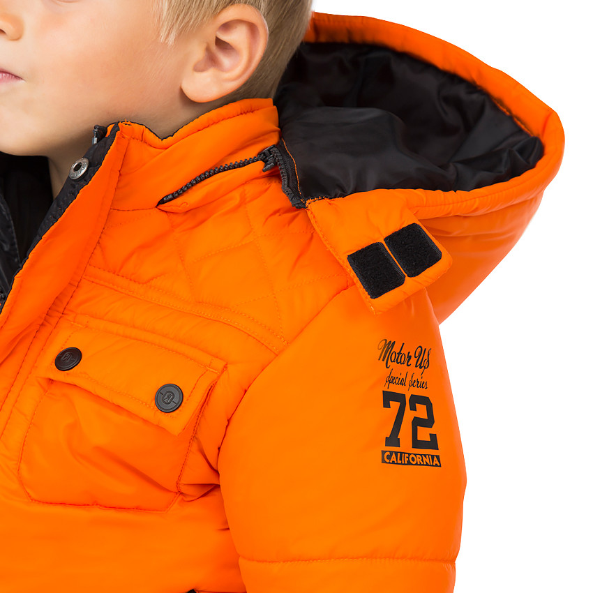 Anorak acolchados con capucha desmontable con bolsillos 