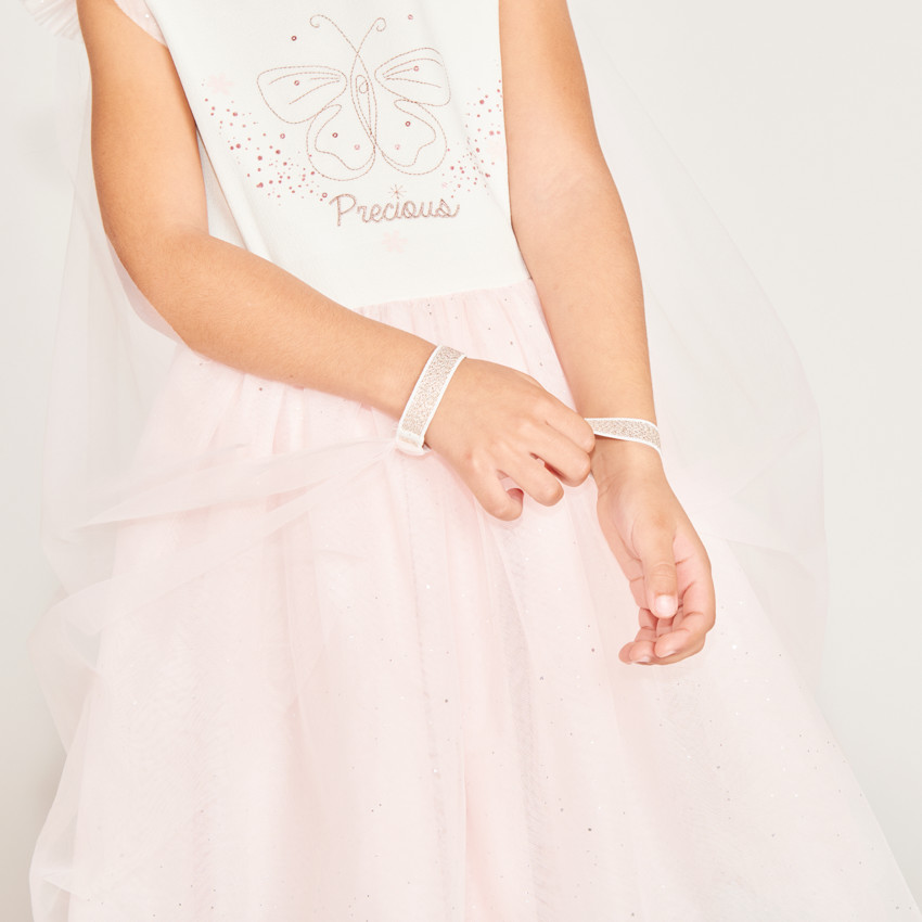 Ropa de dos materiales con su capa de tul y su corona para niña 