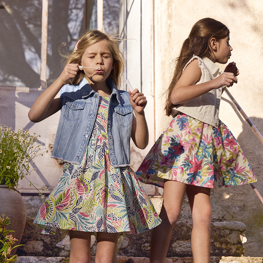 Chaqueta sin mangas de denim efecto raw cut para niña 