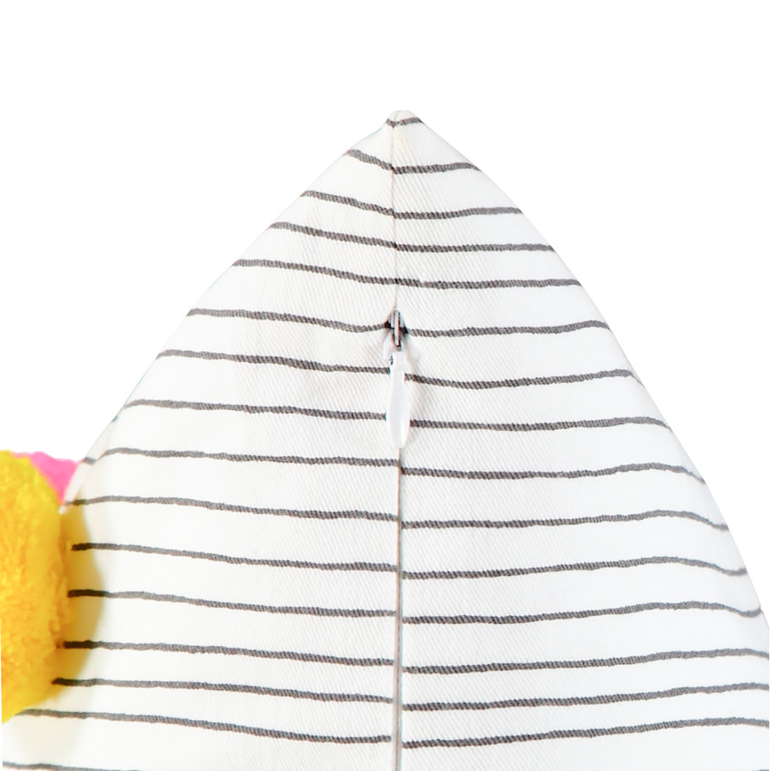 Cojín decorativo con pompones de colores flúor 