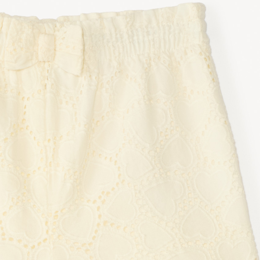 Short liso con bordado inglés y lazo decorativo para bebé niña 