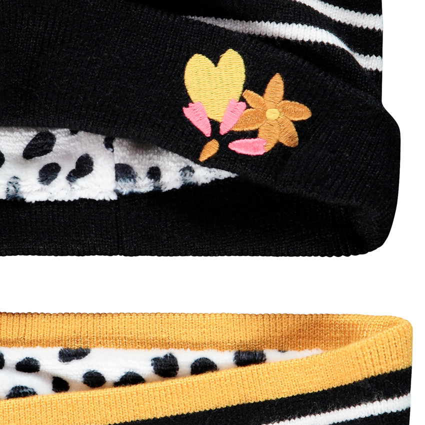 Conjunto gorro y bufanda tipo snood de punto a rayas 