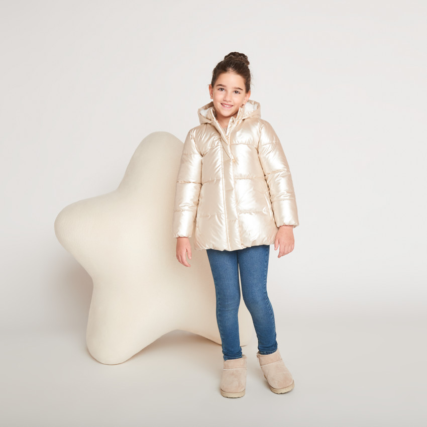 Chaqueta acolchada con capucha de tela iridiscente forrada de sherpa para niña  Additional Chaqueta acolchada con capucha de tela iridiscente forrada de sherpa para niña