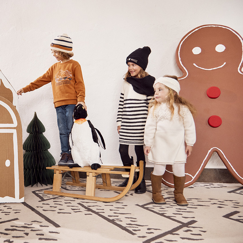 Vestido efecto piel de pelo de punto acanalado y rayado para niña 