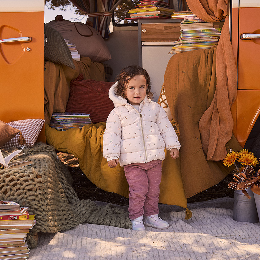 Chaqueta acolchada para bebé niña con estampado floral y forro cálido 