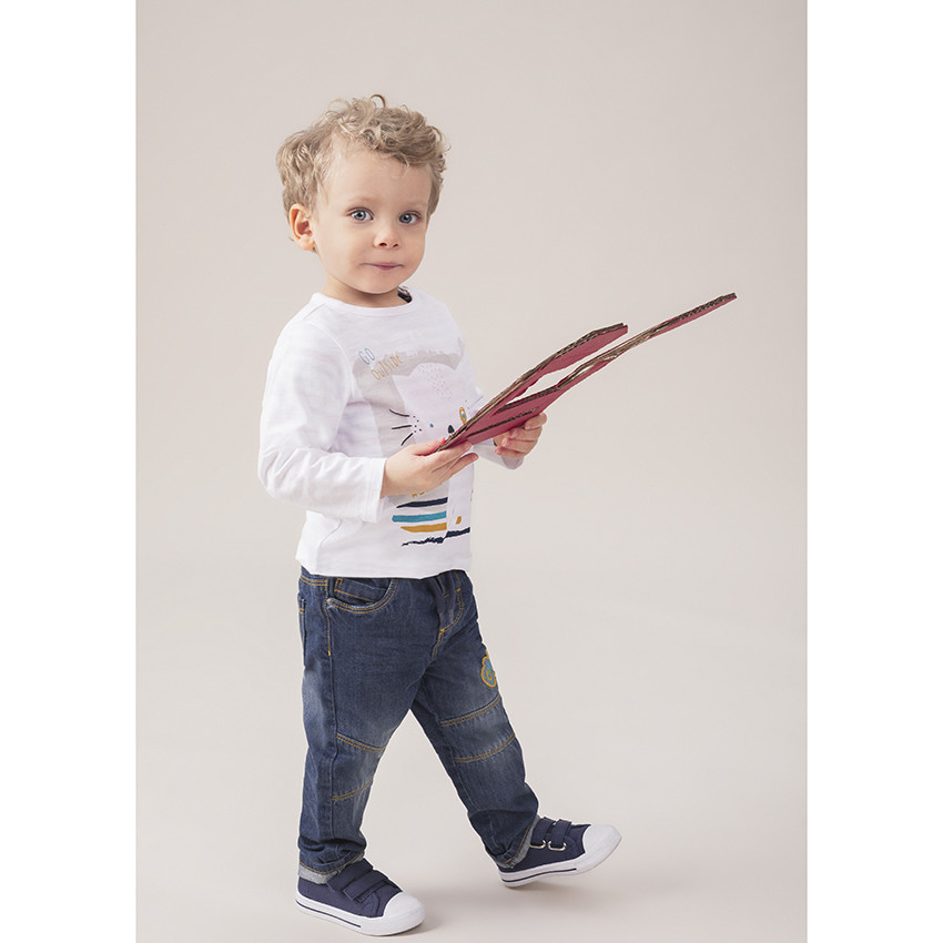 Camiseta de manga corta de algodón ecológico con gato estampado y cuello con botones a presión 