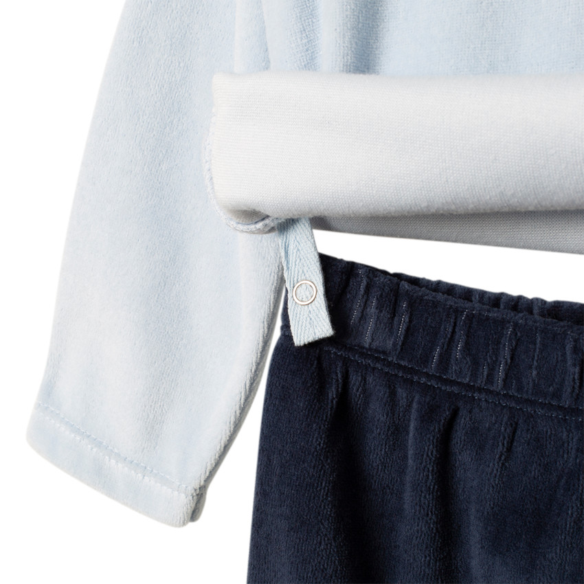 Pijama de terciopelo con mensaje estampado  