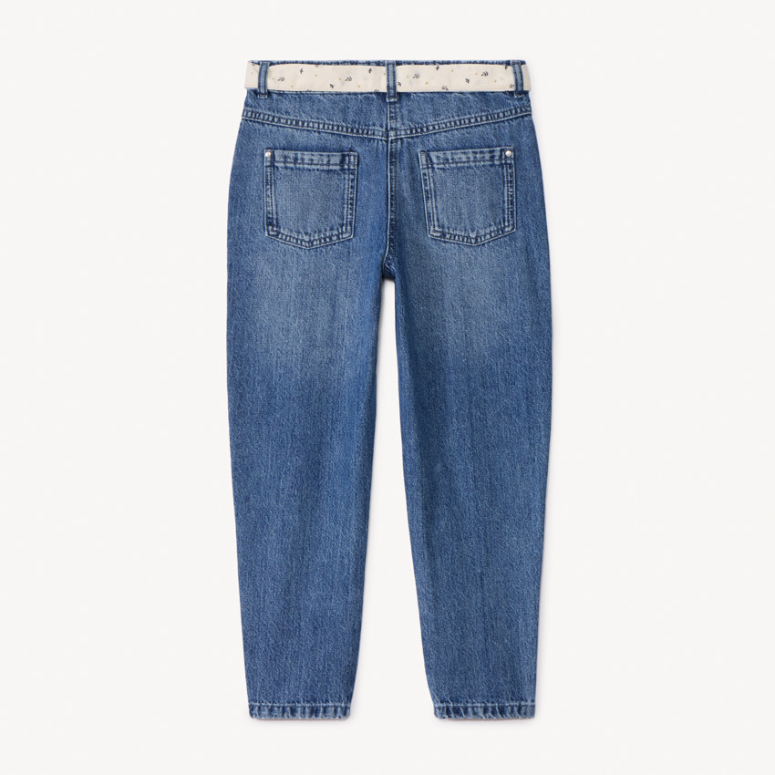 Vaqueros mom fit con cinturón de foulard para niña 