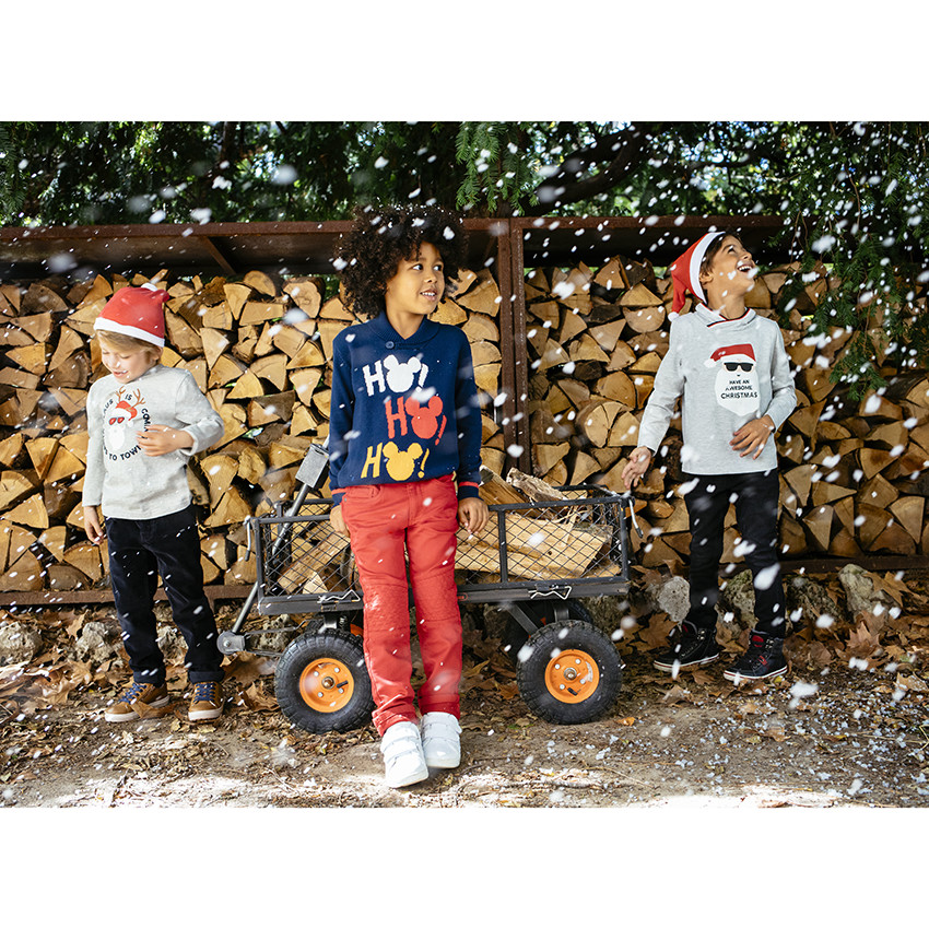 Vaqueros con efecto desgastado y arrugado con corte slim 