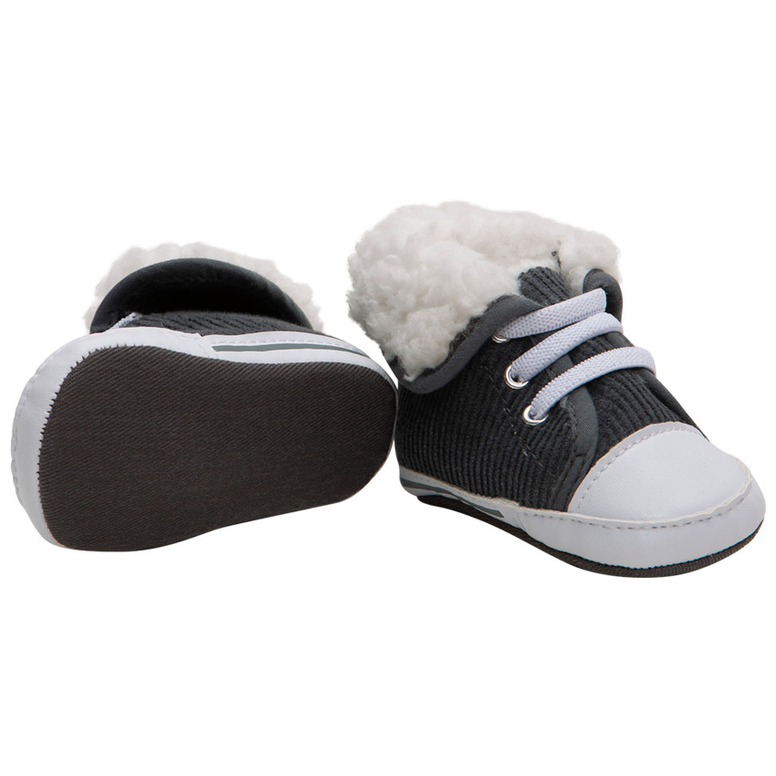 Zapatillas acanaladas con dobladillo de pelo falso   Additional Zapatillas acanaladas con dobladillo de pelo falso