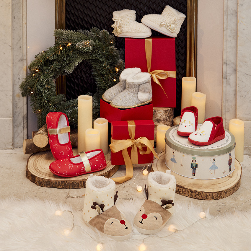 Patucos de terciopelo con renos de Navidad para niña 