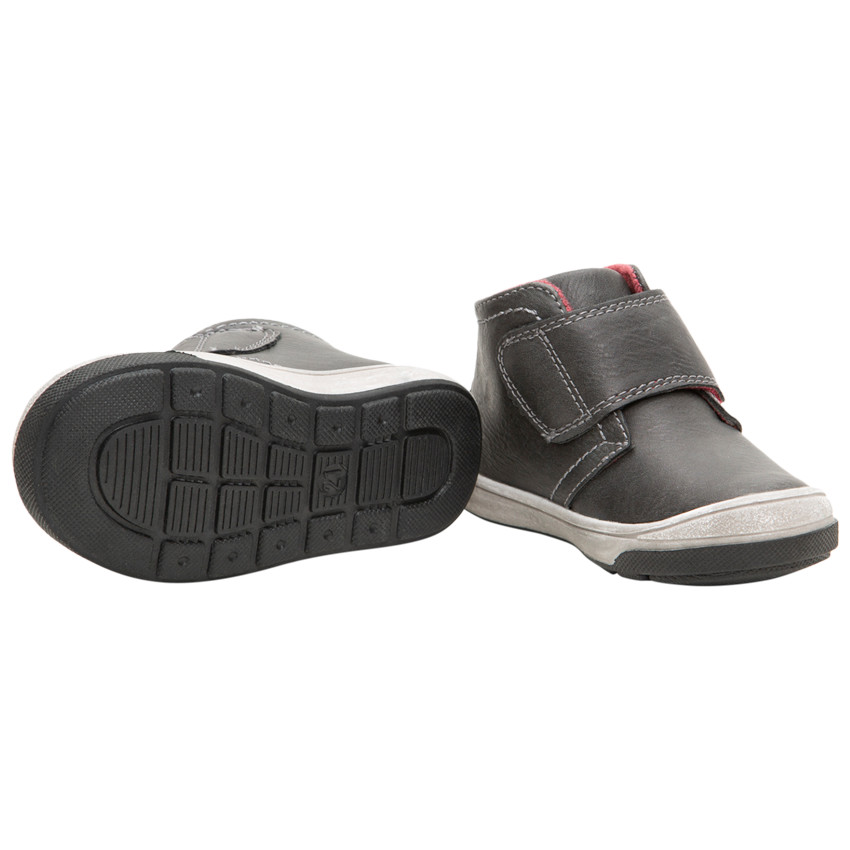 Zapatillas subidas con efecto de cuero y amplio velcro  Additional Zapatillas subidas con efecto de cuero y amplio velcro