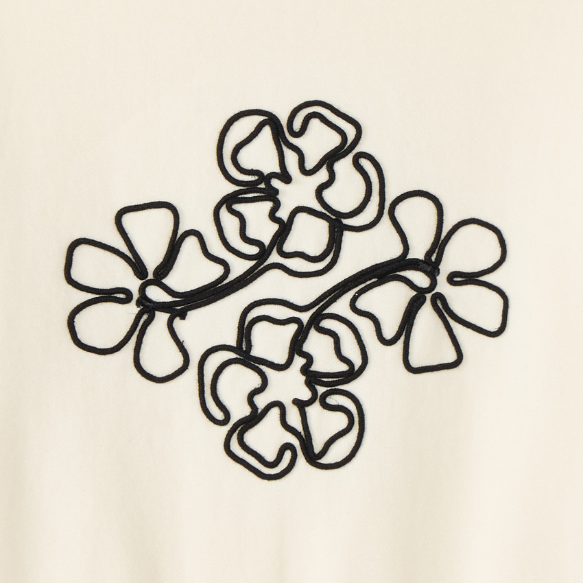 Sudadera de niña de felpa con flores de cording. 