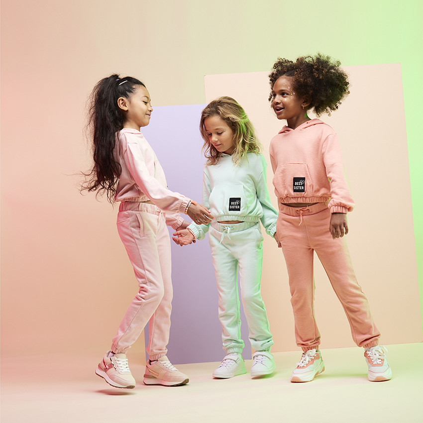 Sudadera con capucha de felpa lisa para niña 