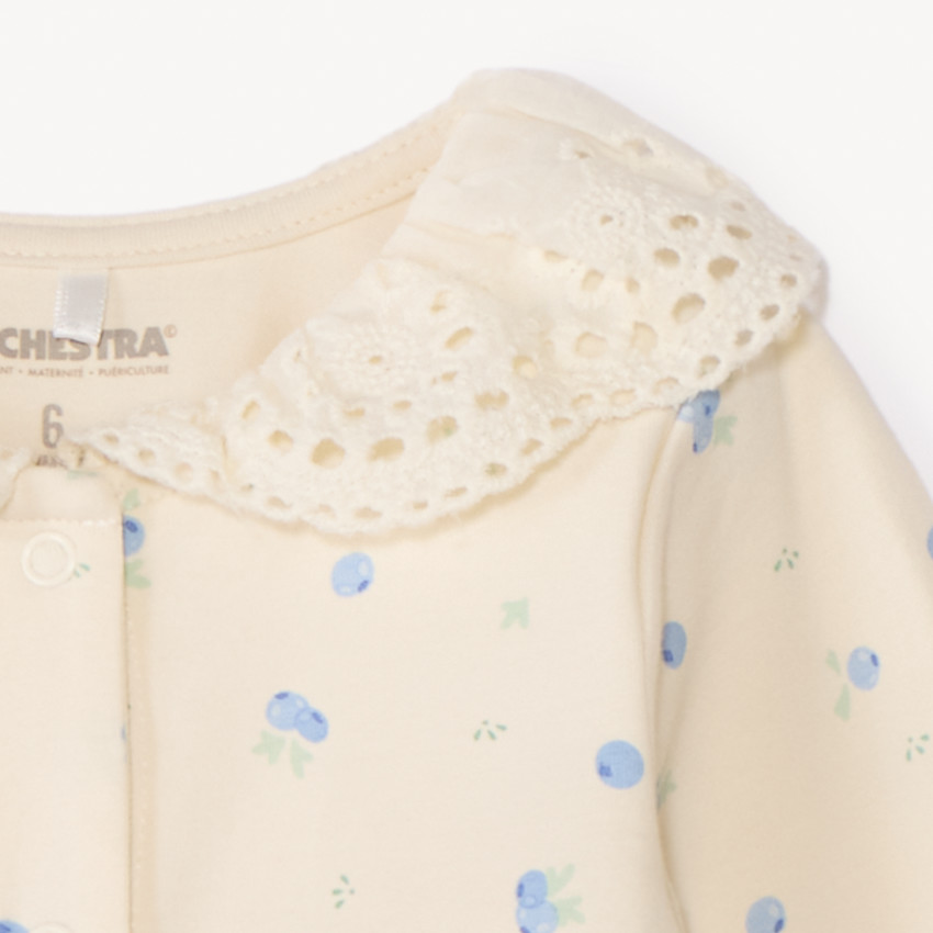 Pijama impreso de arándanos con cuello de tipo claudine bordado para niña bebé. 