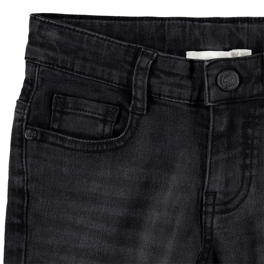 Vaqueros con efecto desgastado y arrugado con corte slim 