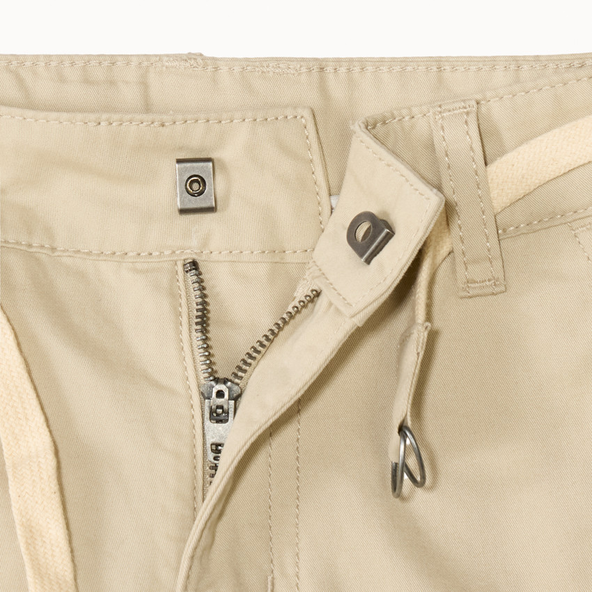 Bermudas lisos de tela con cinturón de cordón para niño 