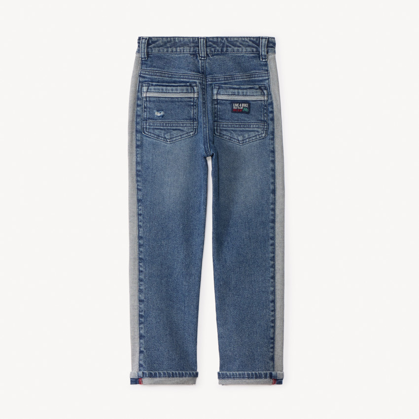 Jean recto con motivo en relieve para niño 