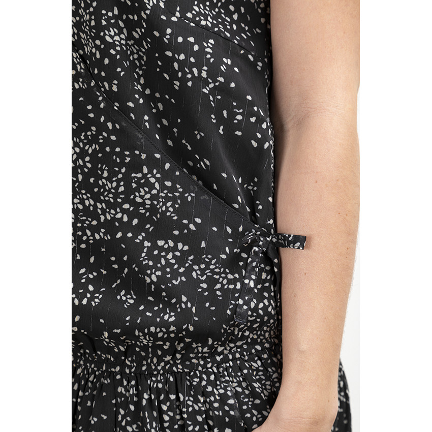 Vestido de embarazo de manga corta estilo cruzado 