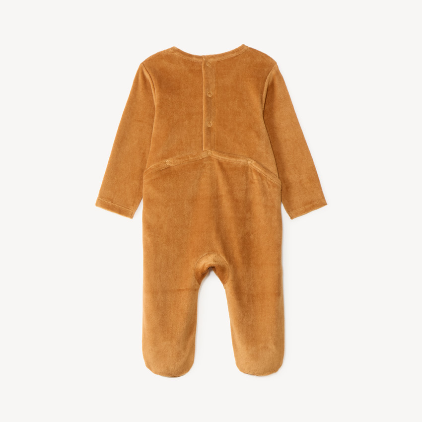 Duerme bebé niño de felpa con estampado lindo. 