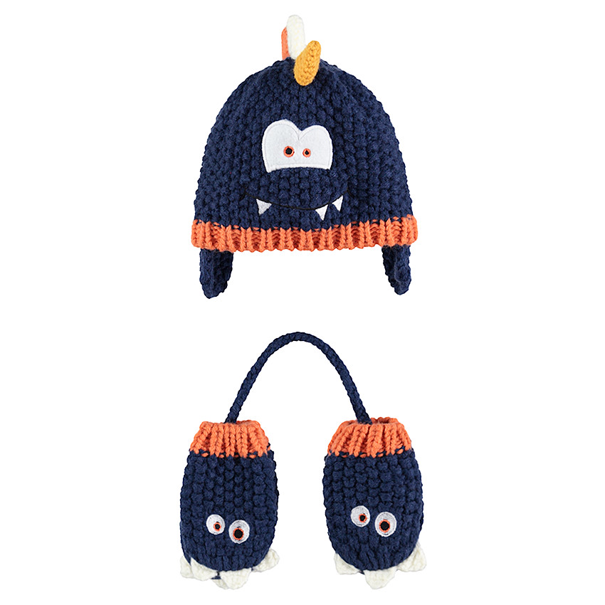 Conjunto de gorro y manoplas de punto con detalles adheridos de monstruos 
