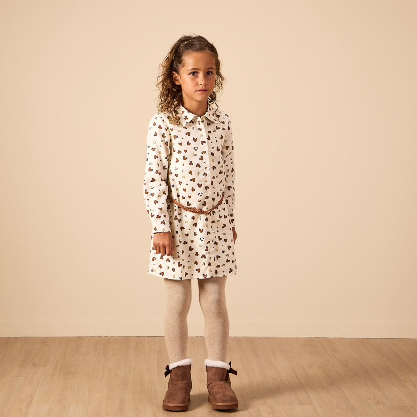Ropa de niña: vestido camisero ceñido con estampado de corazones 