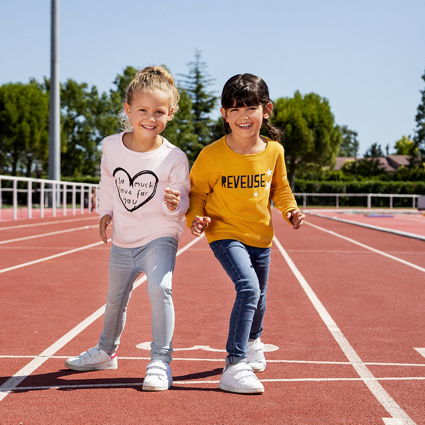 Jeans skinny efecto desgastado de denim para niña 