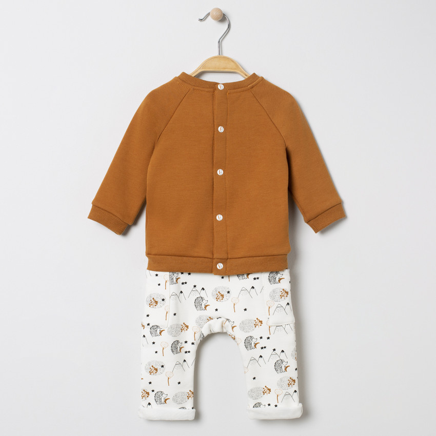 Conjunto con bolsillos canguro y erizo estampados 