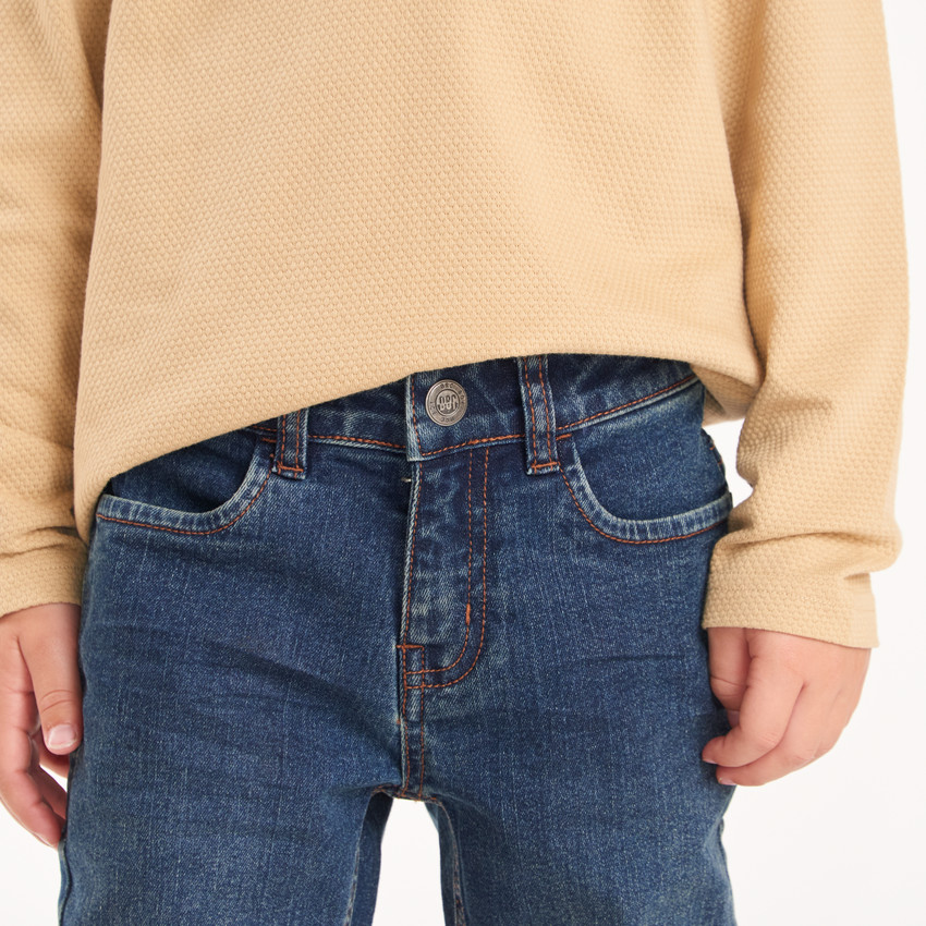 Vaqueros slim en denim con costuras en contraste niño 