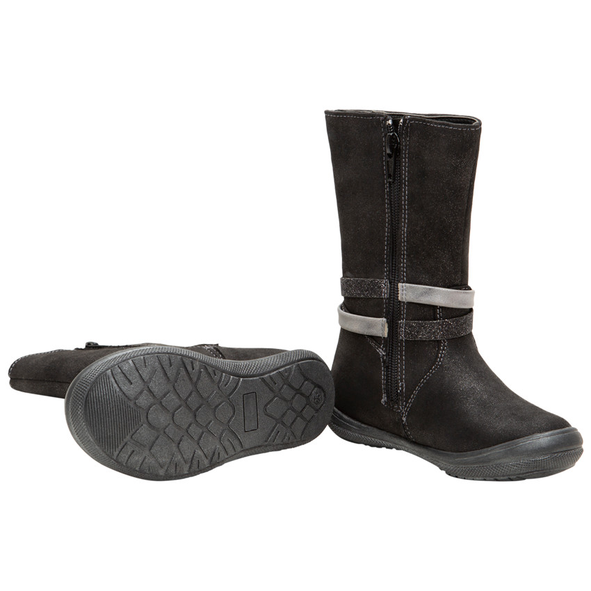 Botas con enducción brillante y estrella plateada en el lateral.  