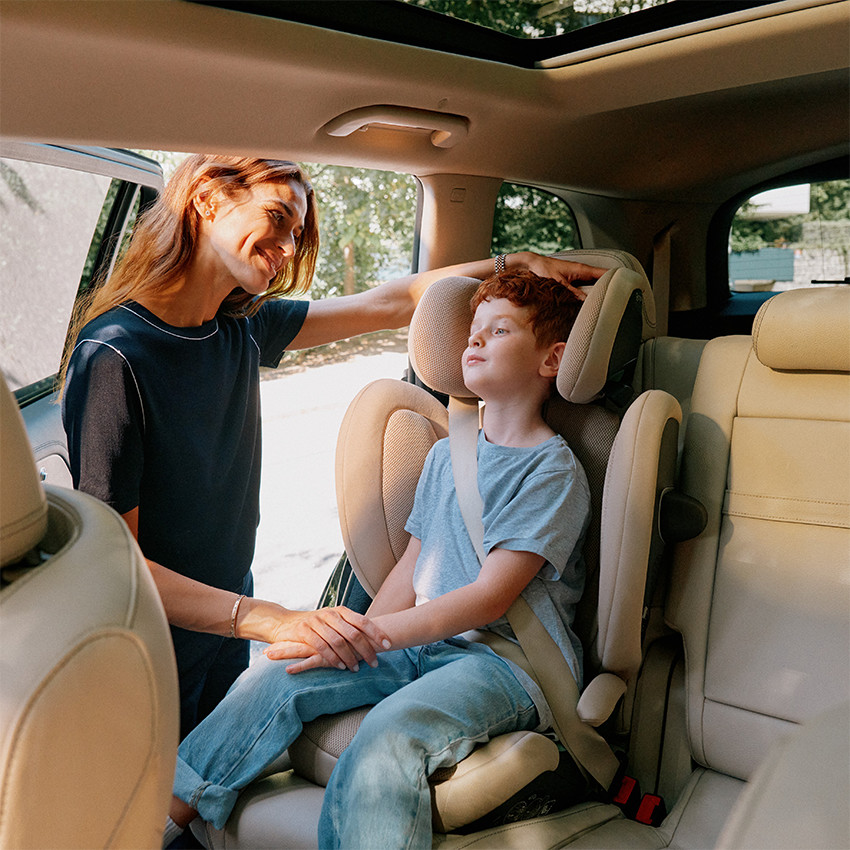 Silla de auto plegable Solution G2 i-Fix tejido Plus almond beige 