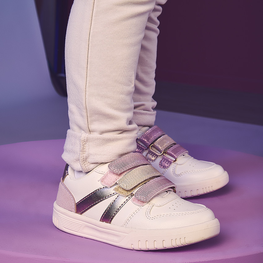 Basket de deporte con tiras de velcro iridiscentes rosas y doradas para niña 