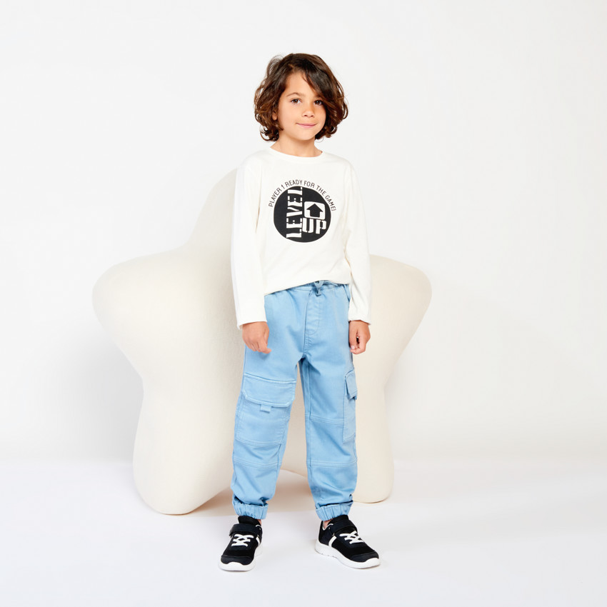 Pantalón jogger cargo liso con bolsillos para niño 