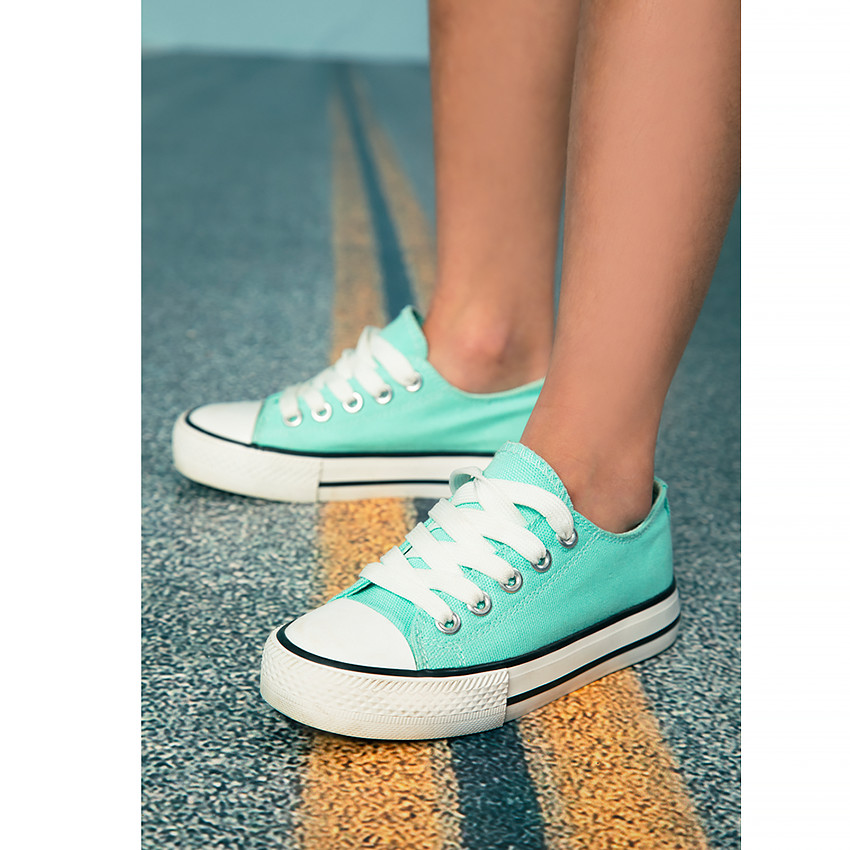 Zapatillas bajas de lona con cordones para niña  Additional Zapatillas bajas de lona con cordones para niña