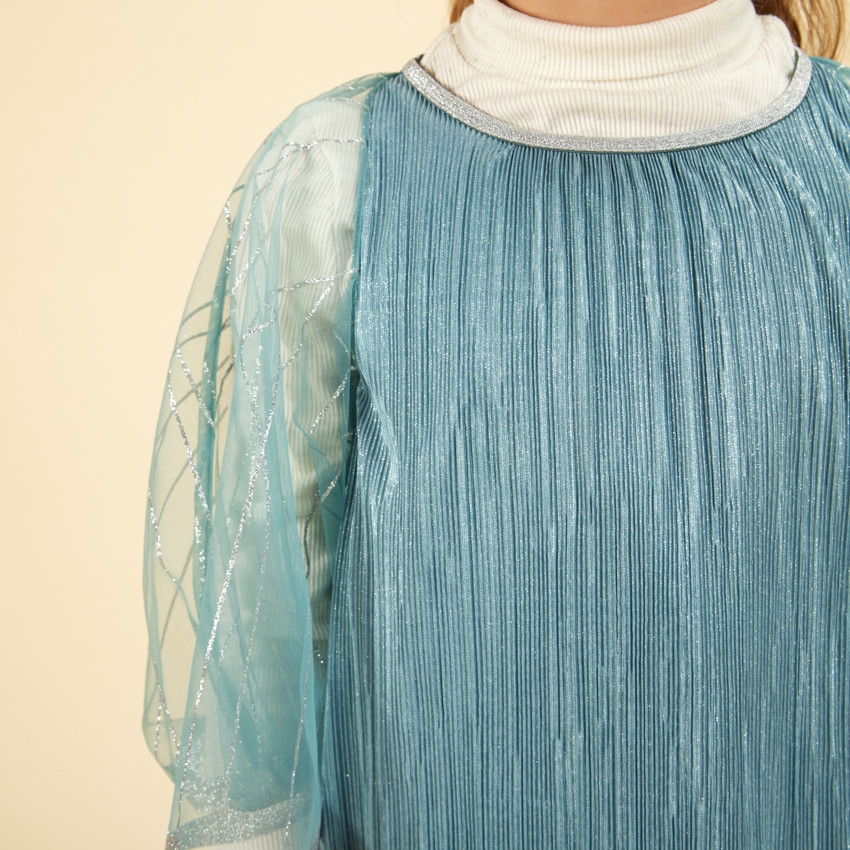 Vestido plisado con capa de tul para niña 