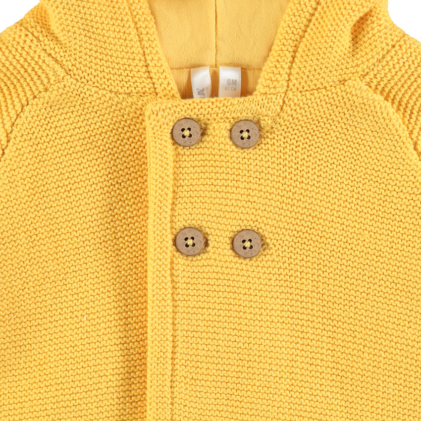 Chaleco con capucha de punto amarillo 