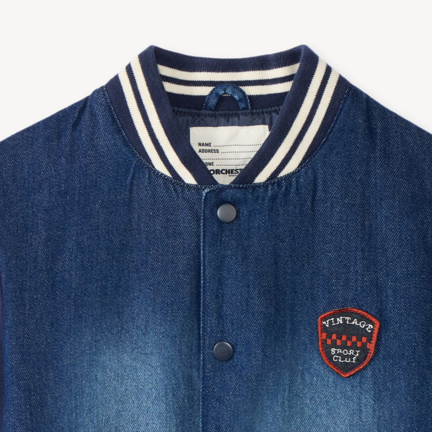 Chaqueta teddy para niño de mezclilla y felpa. 