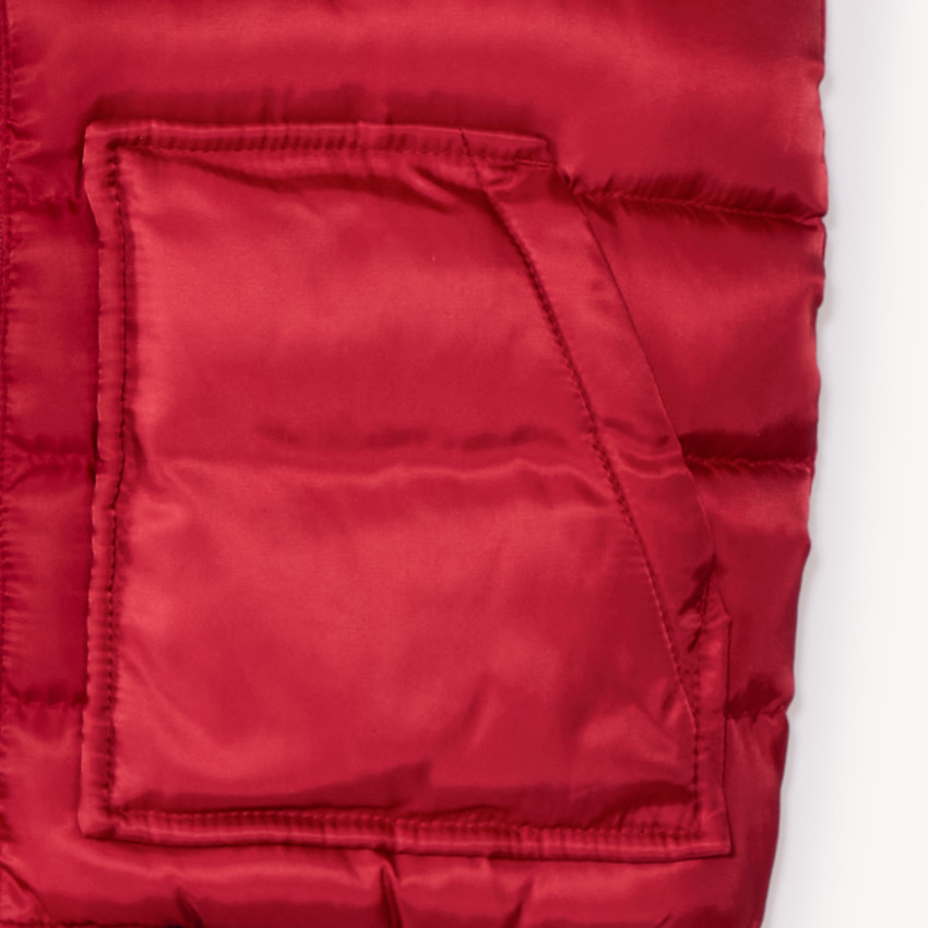 Chaleco acolchado sin mangas con capucha e insignia de goma para niño 