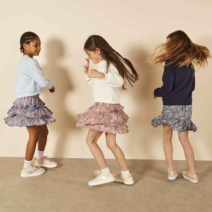 Falda de volantes con estampado cachemire y lurex para niña 