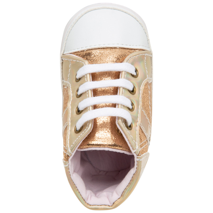 Botines suaves brillantes con detalles iridiscentes 