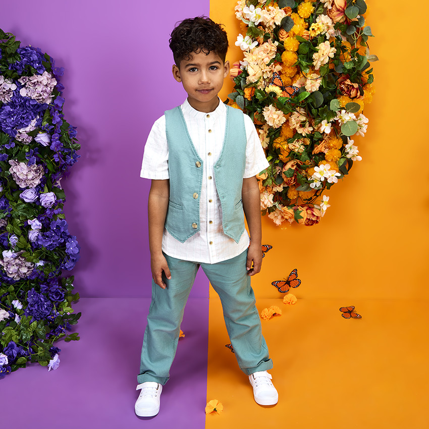 Pantalón de lona con cinturón de rayas y doble hebilla para niño 