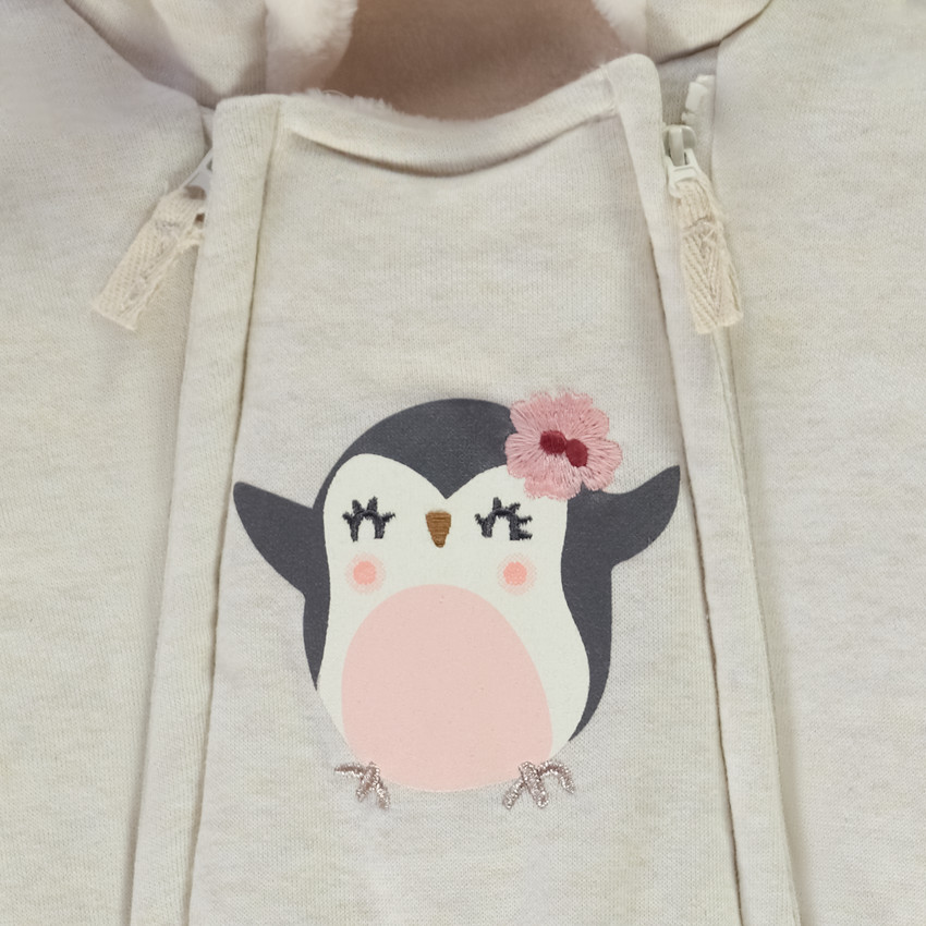 Pelele estampado pingüino para bebé niña con acabados diferentes según la edad 