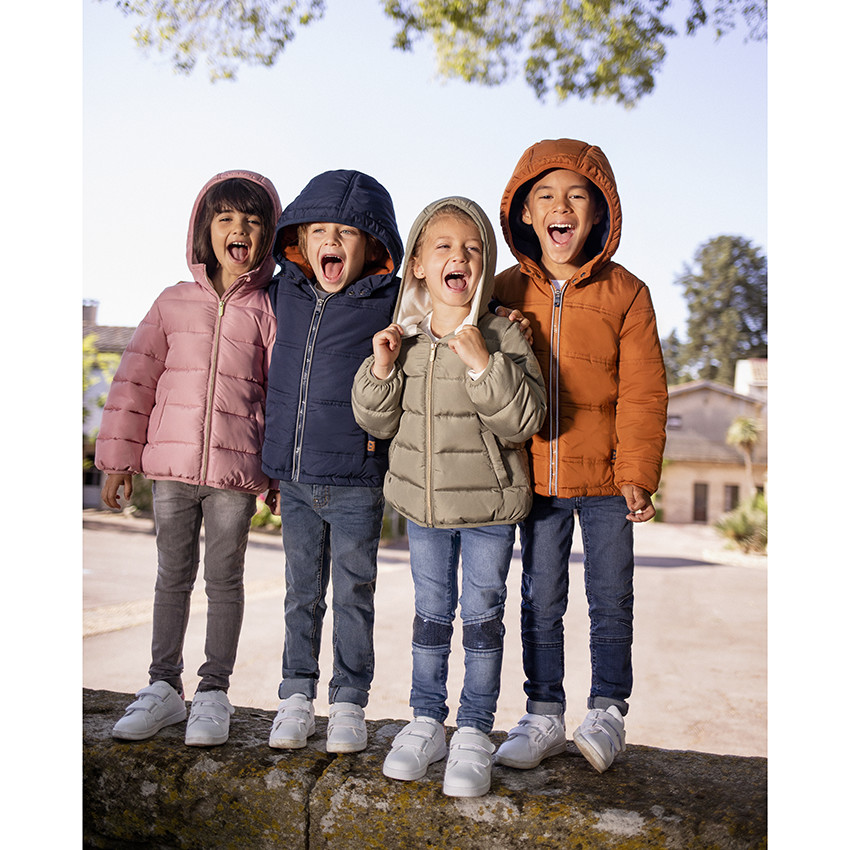 Plumífero con capucha y forro micropolar 