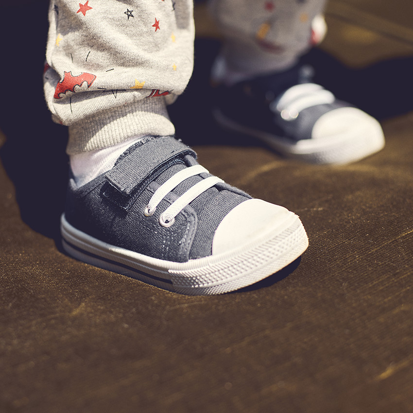 Zapatillas bajas de tela con cordones elásticos y velcro para bebé niño 